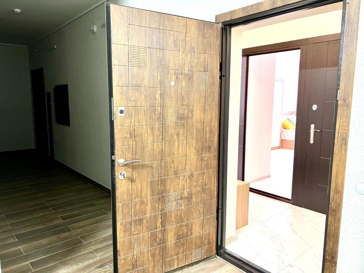 Osapart Hotel In A Complex Semycvit 2 利沃夫 外观 照片